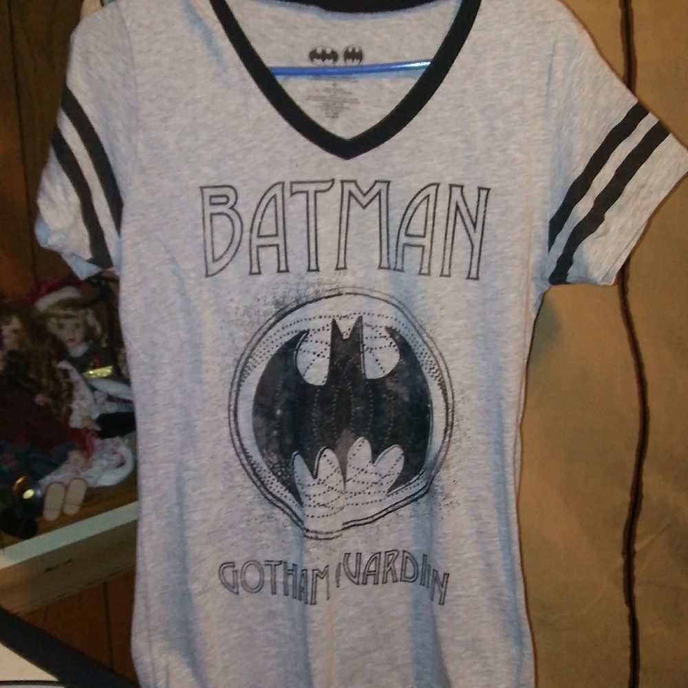 Womens batman logo shirt